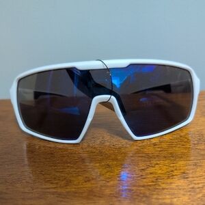 NWT Foster Grant Panama Jack Surf White Frame Sunglasses with Blue Lenses